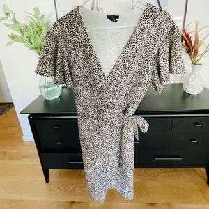 Club Monaco Geovanna Wrap Dress sz 6 leopard style # 295711719 short mini dress